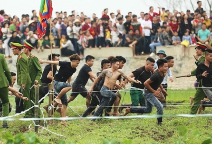 Lễ hội Phết Hiền Quan năm nay phải tạm dừng vì "vỡ trận".