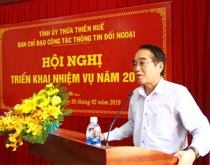 Đồng chí Phó Bí thư Thường trực Tỉnh ủy Thừa Thiên Huế phát biểu tại hội nghị.