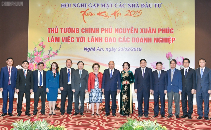 Thủ tướng và lãnh đạo một số doanh nghiệp lớn của Việt Nam. (Ảnh VGP)