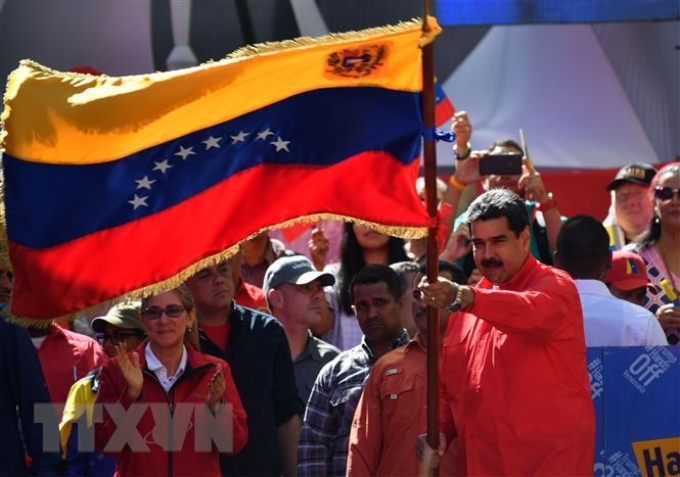 Tổng thống Venezuela Nicolas Maduro tại cuộc mít-tinh lớn với sự tham gia của hàng chục nghìn người ủng hộ ở thủ đô Caracas ngày 23/2. (Ảnh: AFP/TTXVN)