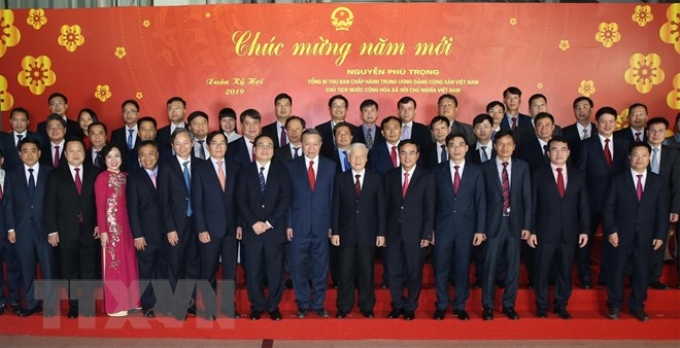 Tổng Bí thư, Chủ tịch nước Nguyễn Phú Trọng và các đại biểu với cán bộ Tập đoàn Điện lực Việt Nam. (Ảnh: Lâm Khánh/TTXVN)