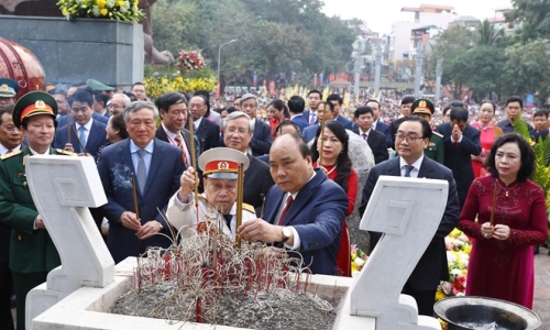 Thủ tướng dâng hương tại Lễ hội 230 năm Chiến thắng Ngọc Hồi-Đống Đa