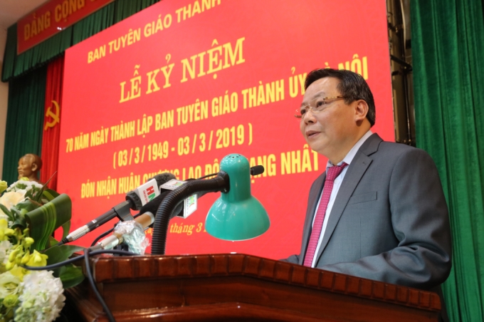Trưởng ban Tuyên giáo Thành uỷ Nguyễn Văn Phong điểm lại những dấu mốc lịch sử trong 70 năm xây dựng và phát triển của Ban Tuyên giáo Thành uỷ Hà Nội (Ảnh: TA)