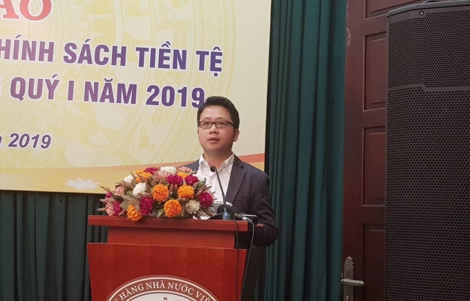 Ông Nghiêm Thanh Sơn, Phó vụ trưởng Vụ Thanh toán phát biểu tại họp báo. (Ảnh: Vietnam+)