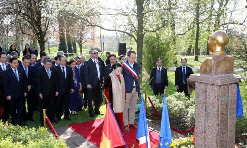 Chủ tịch Quốc hội Nguyễn Thị Kim Ngân thăm Không gian Hồ Chí Minh tại Montreuil, Pháp