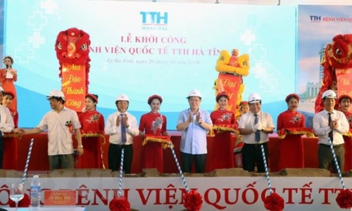 Phó Thủ tướng Vương Đình Huệ tiếp xúc cử tri doanh nghiệp Hà Tĩnh