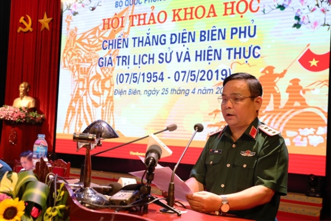 Thượng tướng Lê Chiêm phát biểu tại hội thảo