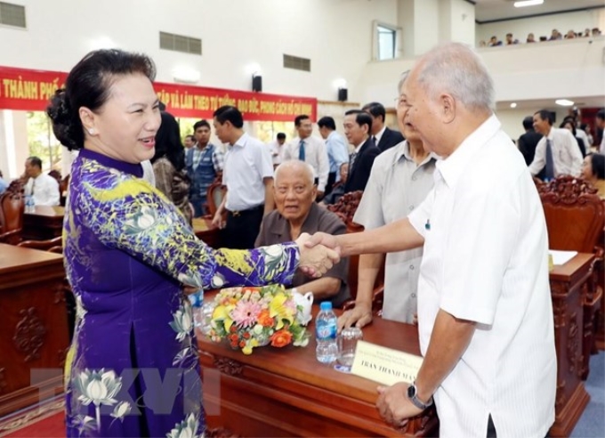 Chủ tịch Quốc hội Nguyễn Thị Kim Ngân với các đại biểu tham dự buổi lễ. (Ảnh: Trọng Đức/TTXVN)