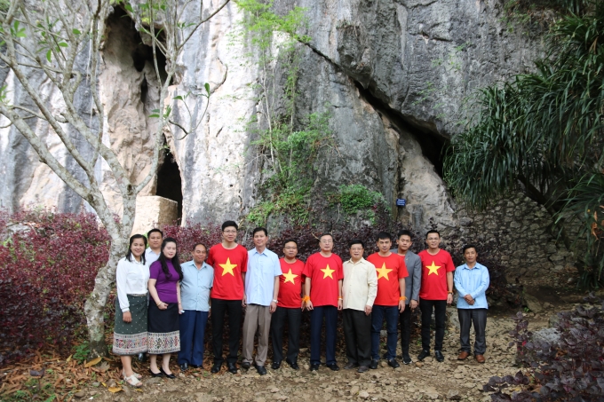 Đoàn công tác thăm quan Khu tưởng niệm Chủ tịch nước Cộng hòa Dân chủ Nhân dân Lào Kaysone Phomvihane.