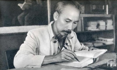 Kỷ niệm 129 năm ngày sinh Chủ tịch Hồ Chí Minh tại Pháp