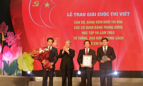 Trao giải cuộc thi viết “Cán bộ, đảng viên các cơ quan Đảng Trung ương học tập và làm theo tư tưởng, đạo đức, phong cách Hồ Chí Minh”