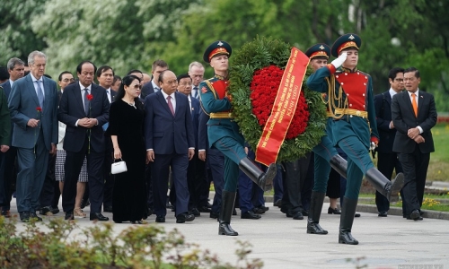 Thủ tướng Nguyễn Xuân Phúc thăm một số "địa chỉ đỏ" tại Saint Petersburg