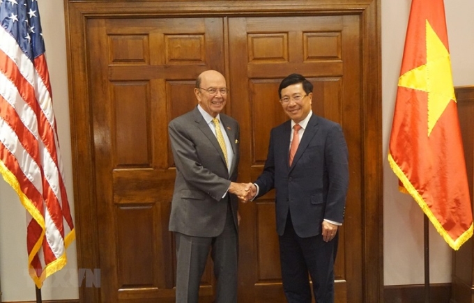 Phó Thủ tướng, Bộ trưởng Ngoại giao Phạm Bình Minh gặp Bộ trưởng Thương mại Wilbur Ross tại trụ sở Bộ Thương mại Hoa Kỳ ở Washington D.C. (Ảnh: TTXVN)