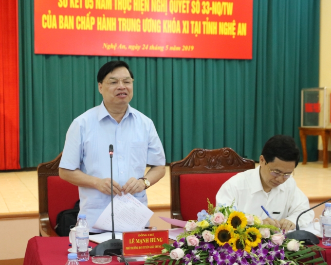 Đồng chí Lê Mạnh Hùng, Phó Trưởng ban Tuyên giáo Trung ương cho rằng Nghệ An cần phát huy truyền thống cách mạng, vùng đất "địa linh nhân kiệt" phát triển văn hoá, con người xứ Nghệ trong thời gian tới