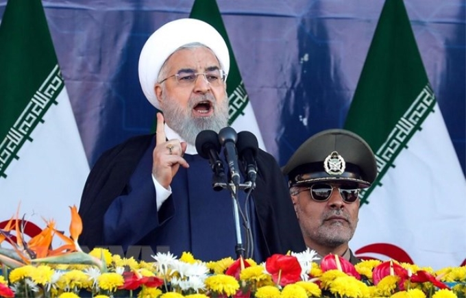 Tổng thống Iran Hassan Rouhani phát biểu tại lễ diễu binh ở Tehran, ngày 22/9. (Ảnh: AFP/TTXVN)