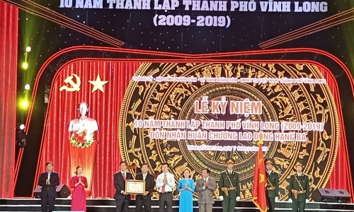 Phấn đấu xây dựng thành phố Vĩnh Long đạt tiêu chuẩn đô thị loại 2 vào năm 2020