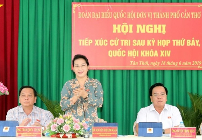 Chủ tịch Quốc hội Nguyễn Thị Kim Ngân tiếp xúc cử tri xã Tân Thới, huyện Phong Điền (thành phố Cần Thơ). (Ảnh: Trọng Đức/TTXVN)