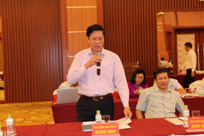 Đồng chí Phạm Hồng Cẩm - Phó trưởng ban Tuyên giáo Tỉnh uỷ Quảng Ninh thông tin về việc hợp nhất các cơ quan báo chí của địa phương.