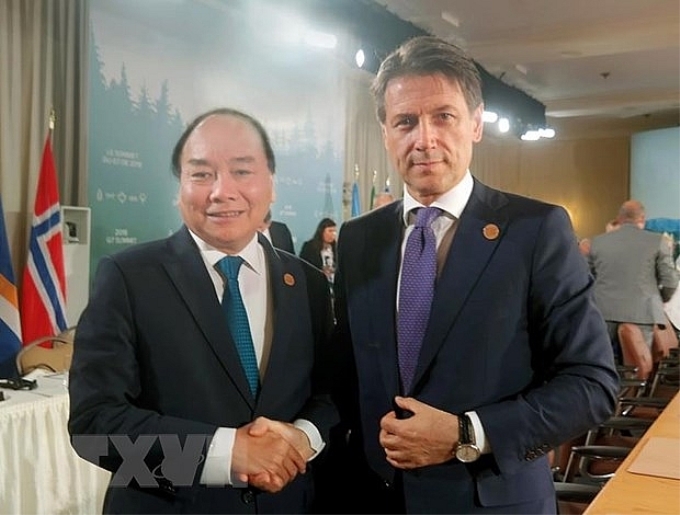 Thủ tướng Nguyễn Xuân Phúc gặp Thủ tướng Italy Giuseppe Conte Hội nghị Thượng đỉnh Nhóm các nước công nghiệp phát triển hàng đầu thế giới (G7) mở rộng, Canada, tháng 6/2018.