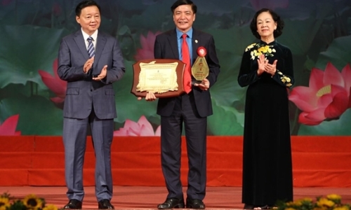 10 cán bộ công đoàn tiêu biểu được nhận Giải thưởng Nguyễn Văn Linh lần thứ I