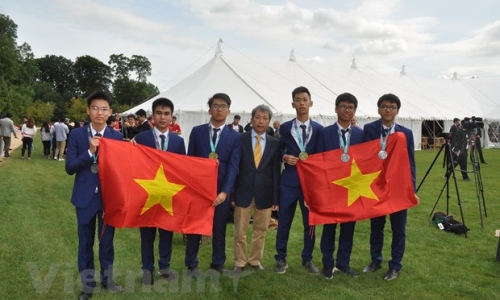 Chủ tịch Hội đồng IMO ca ngợi mô hình đào tạo Toán học của Việt Nam