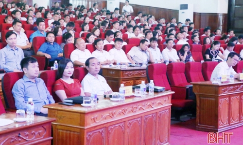Hà Tĩnh: Bồi dưỡng chính trị hè cho cán bộ quản lý, giáo viên