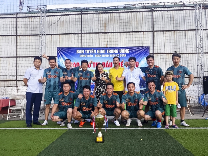 Ngôi vô địch đã thuộc về đội bóng Phòng Quản lý xe của Ban Tuyên giáo Trung ương.