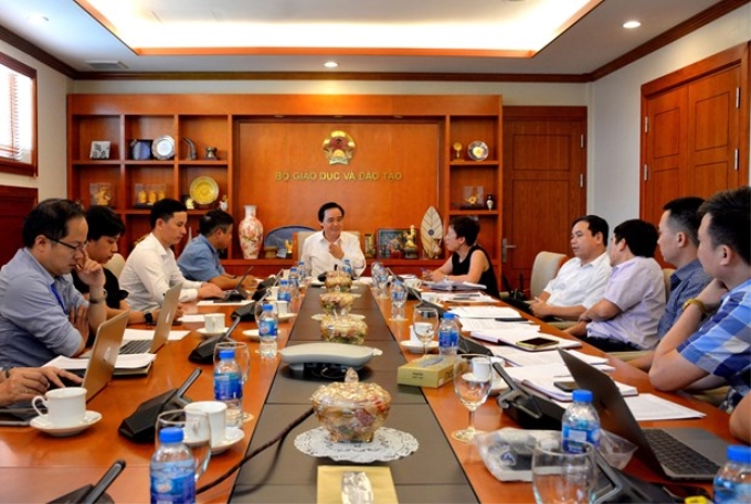Bộ trưởng Bộ Giáo dục và Đào tạo Phùng Xuân Nhạ chủ trì cuộc họp nghiệm thu cơ sở dữ liệu giáo viên. (Ảnh: Vietnam+)