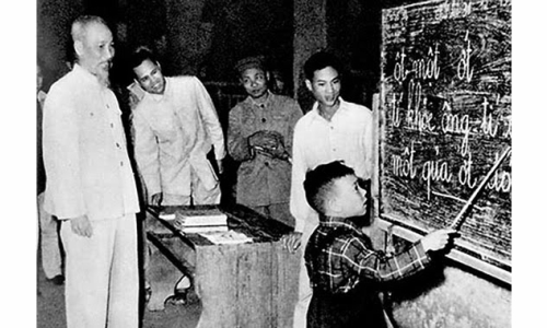 Xây dựng tổ chức Đảng ở các cơ quan Trung ương và doanh nghiệp Trung ương trong sạch, vững mạnh theo Di chúc của Chủ tịch Hồ Chí Minh