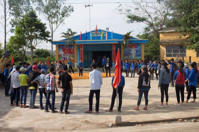 Đoàn thanh niên xã Hòa Nhơn, huyện Hòa Vang tổ chức sinh hoạt hè cho đoàn viên địa phương
tại trụ sở nhà văn hóa thôn Ninh An. (Ảnh: Thu Thủy)