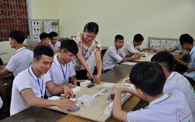 Giờ thực hành của học sinh Trung tâm Giáo dục thường xuyên Đô Lương (huyện Đô Lương, Nghệ An).
