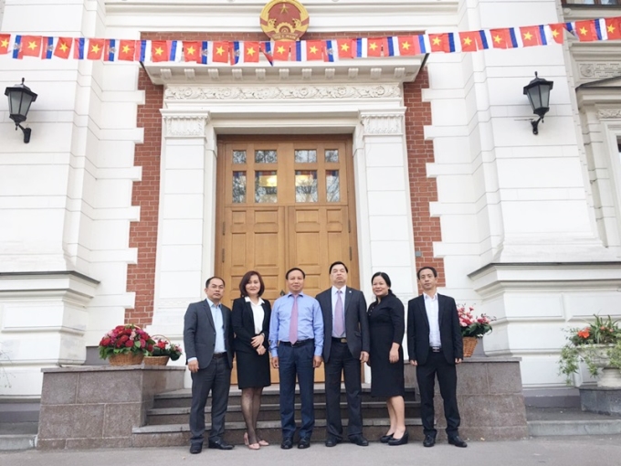 Đoàn công tácthăm và làm việc với Đại sứ quán Việt Nam tại Cộng hòa Liên bang Nga.