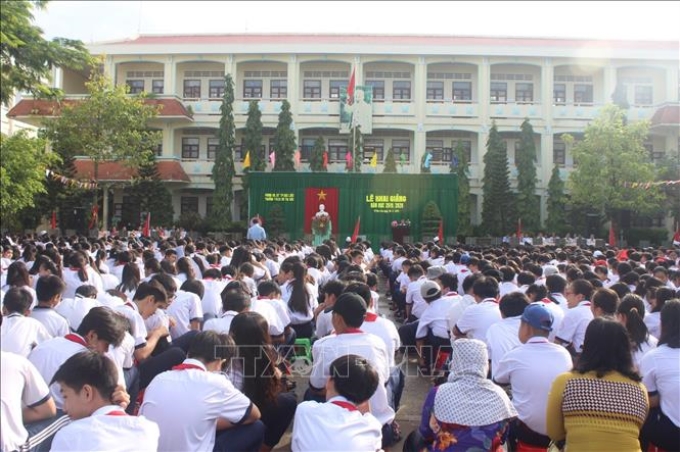 Ngành Giáo dục Bạc Liêu đã ban hành các văn bản chấn chỉnh tình trạng lạm thu đầu năm học, nhưng một số trường học trên địa bàn vẫn “phớt lờ” chỉ đạo này. Trong ảnh: Lễ khai giảng năm học 2019 - 2020 tại trường THCS Võ Thị Sáu (thành phố Bạc Liêu, tỉnh Bạc Liêu). Ảnh minh họa: Nhật Bình/TTXVN