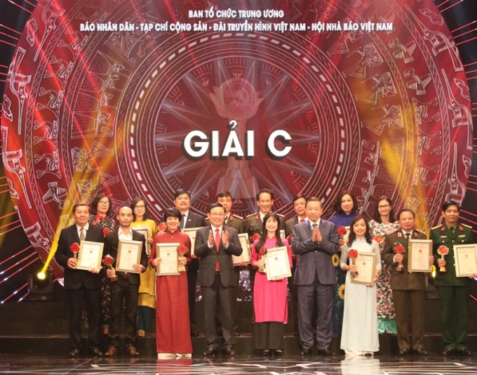 Các tác giả đạt giải C