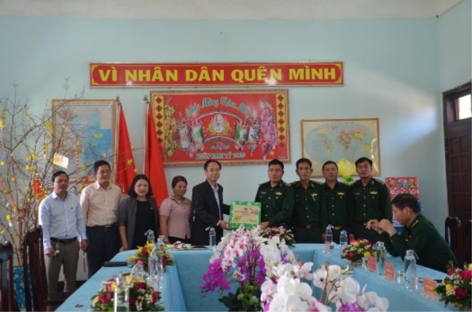 Đồng chí Lê Phan Lương, UVBTV, Trưởng Ban Tuyên giáo Tỉnh ủy làm trưởng đoàn đến thăm hỏi và tặng quà các đơn vị và gia đình người có công tiêu biểu ở huyện Chư Prông nhân dịp Tết Nguyên đán Canh Tý 2020