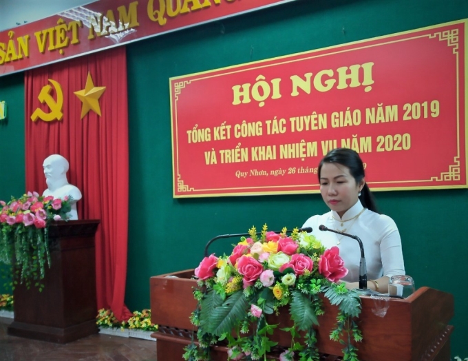 Đồng chí Trần Thị Như Hoa, Trưởng ban Ban Tuyên giáo Thành ủy Quy Nhơn phát biểu tại Hội nghị Tổng kết ngành Tuyên giáo thành phố năm 2019