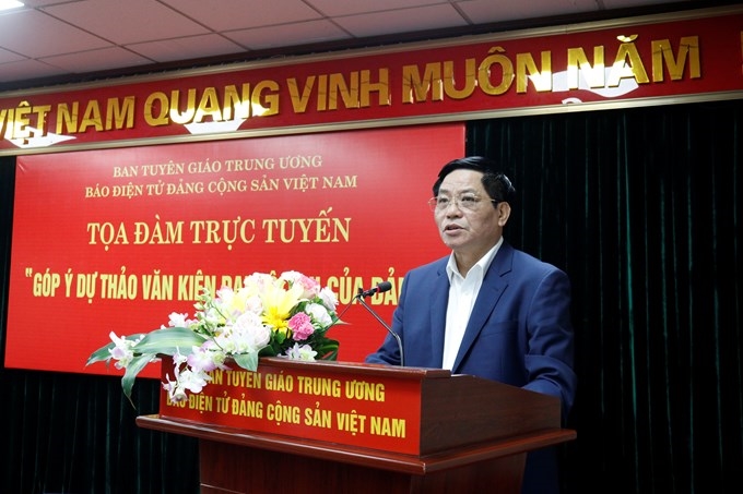 Đồng chí Trần Doãn Tiến, Tổng biên tập Báo Điện tử Đảng cộng sản Việt Nam phát biểu khai mạc tọa đàm. (Ảnh: Tuấn Anh)