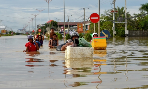 Gần nửa triệu người dân Campuchia tiếp tục bị ảnh hưởng bởi lũ lụt