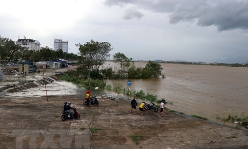 Bão số 9: Nhiều khu vực ở Quảng Ngãi bị ngập sâu từ 1-2m do mưa lũ