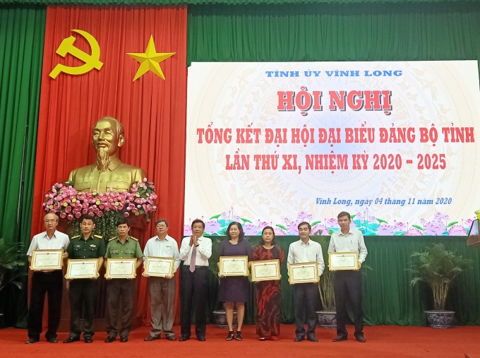 Tặng Bằng khen cho 9 tập thể vì có thành tích xuất sắc trong phục vụ Đại hội đại biểu Đảng bộ tỉnh Vĩnh Long lần thứ XI, nhiệm kỳ 2020-2025.