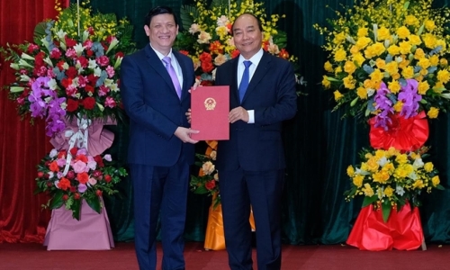 Thủ tướng trao quyết định bổ nhiệm Bộ trưởng Bộ Y tế cho đồng chí Nguyễn Thanh Long