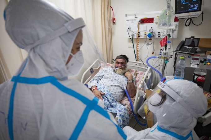 Một bệnh nhân người Israel điều trị tại bệnh viện Shaare Zedek ở Jerusalem. Ảnh: Báo Tin tức
