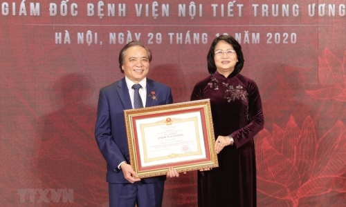 Giám đốc Bệnh viện Nội tiết TW Trần Ngọc Lương được tôn vinh Anh hùng