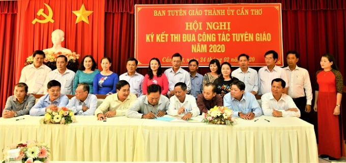 Hội nghị ký kết thi đua công tác Tuyên giáo năm 2020. Ảnh: Cần Phong