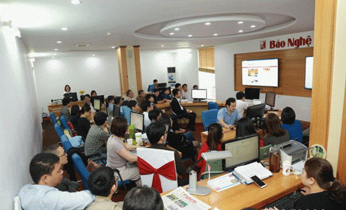 Đoàn Báo Hà Tĩnh đến học hỏi kinh nghiệm mô hình Tọa soạn hội tụ tại Báo Nghệ An