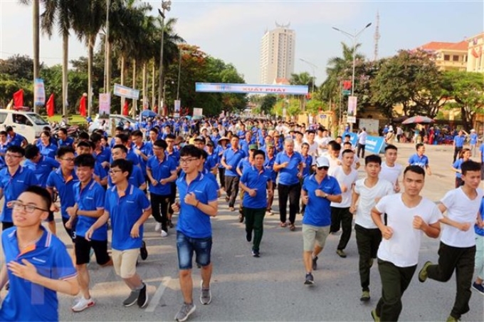 Cán bộ, chiến sỹ và người dân hưởng ứng Ngày chạy Olympic vì sức khỏe toàn dân tỉnh Hà Nam năm 2019. (Ảnh: Đại Nghĩa/TTXVN)