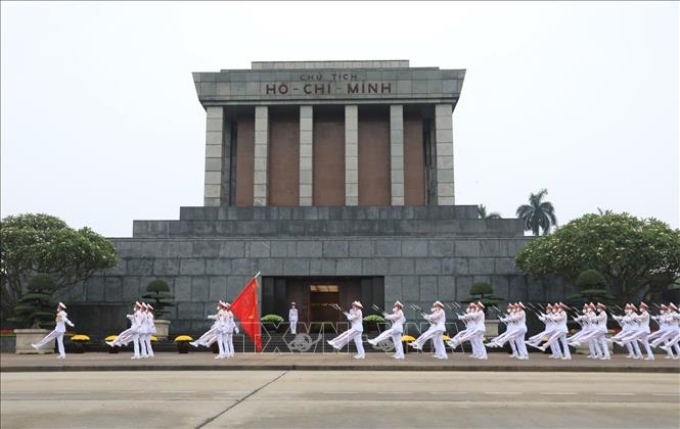 Đội tiêu binh diễu hành trước Lăng Chủ tịch Hồ Chí Minh. Ảnh: Thành Đạt/TTXVN