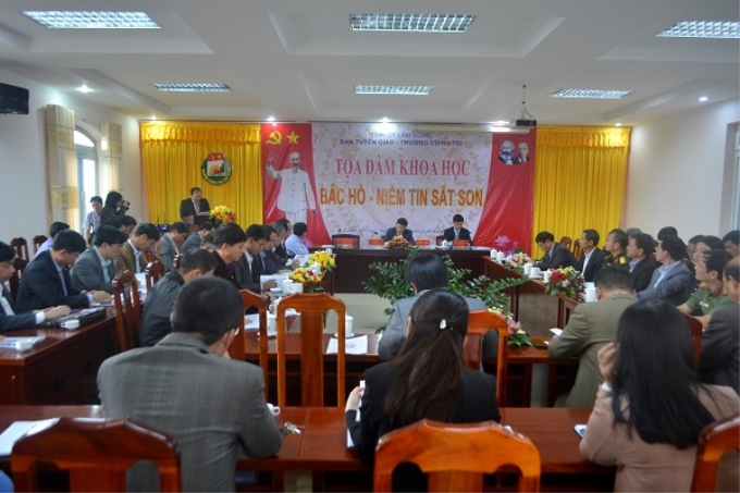 Quang cảnh Tọa đàm khoa học “Bác Hồ - niềm tin sắt son” do Ban Tuyên giáo Tỉnh ủy phối hợp với Trường Chính trị tỉnh Lâm Đồng tổ chức