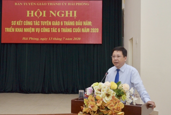 Đồng chí Đào Văn Hoàn, Phó Trưởng ban Tuyên giáo Thành ủy  Hải Phòng báo cáo tại Hội nghị.