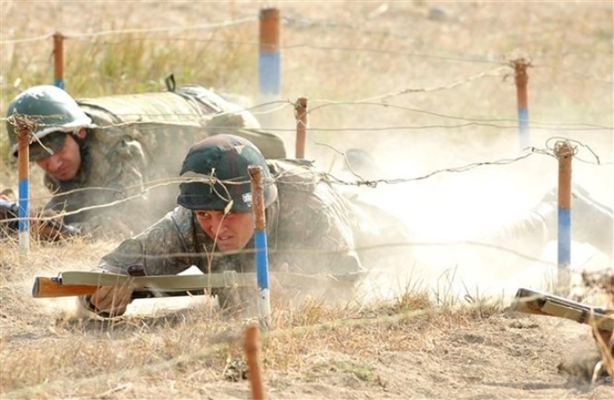 Binh sỹ Armenia trong một buổi huấn luyện ở khu vực biên giới với Azerbaijan. (Nguồn: AFP/TTXVN)